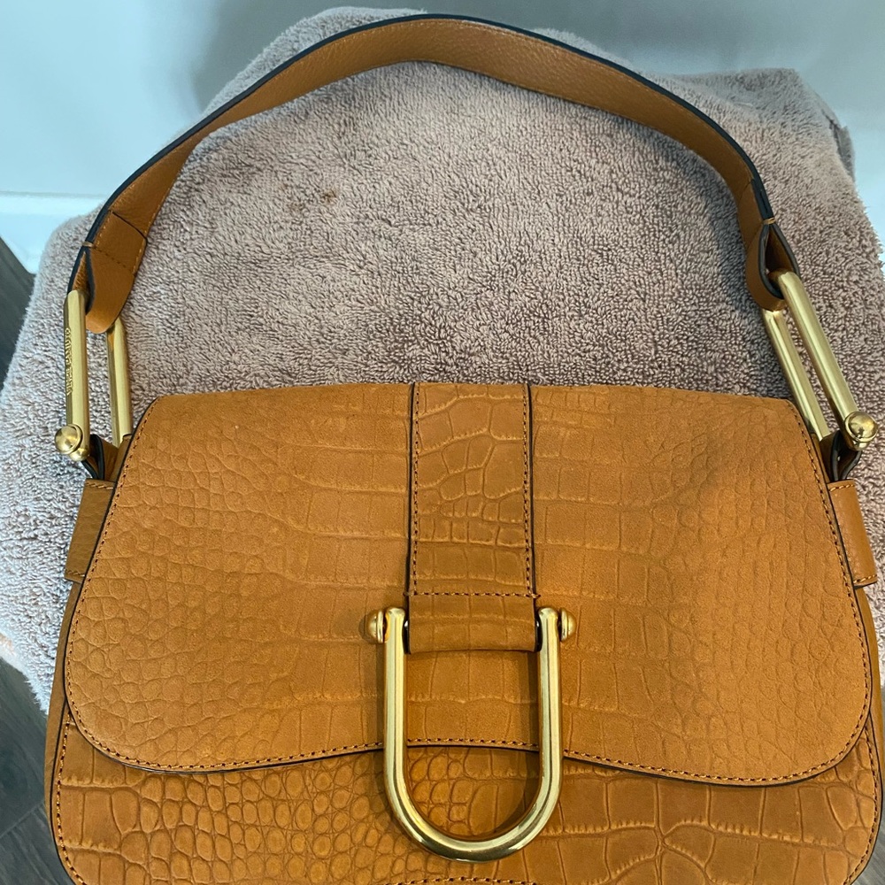 Elegant Tan Crocodile-Embossed Shoulder Bag